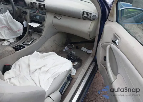 2002 Mercedes-Benz C-Class z USA, uszkodzony, nr VIN WDBRN47JX2A319920